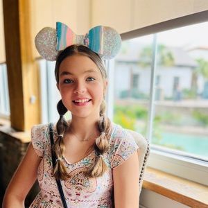 Meet your Posher, Lola